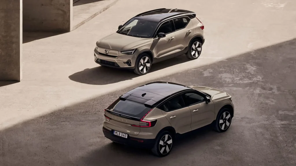 Two Volvo SUVs in a sand metallic finish seen from above on a sunlit forecourt
