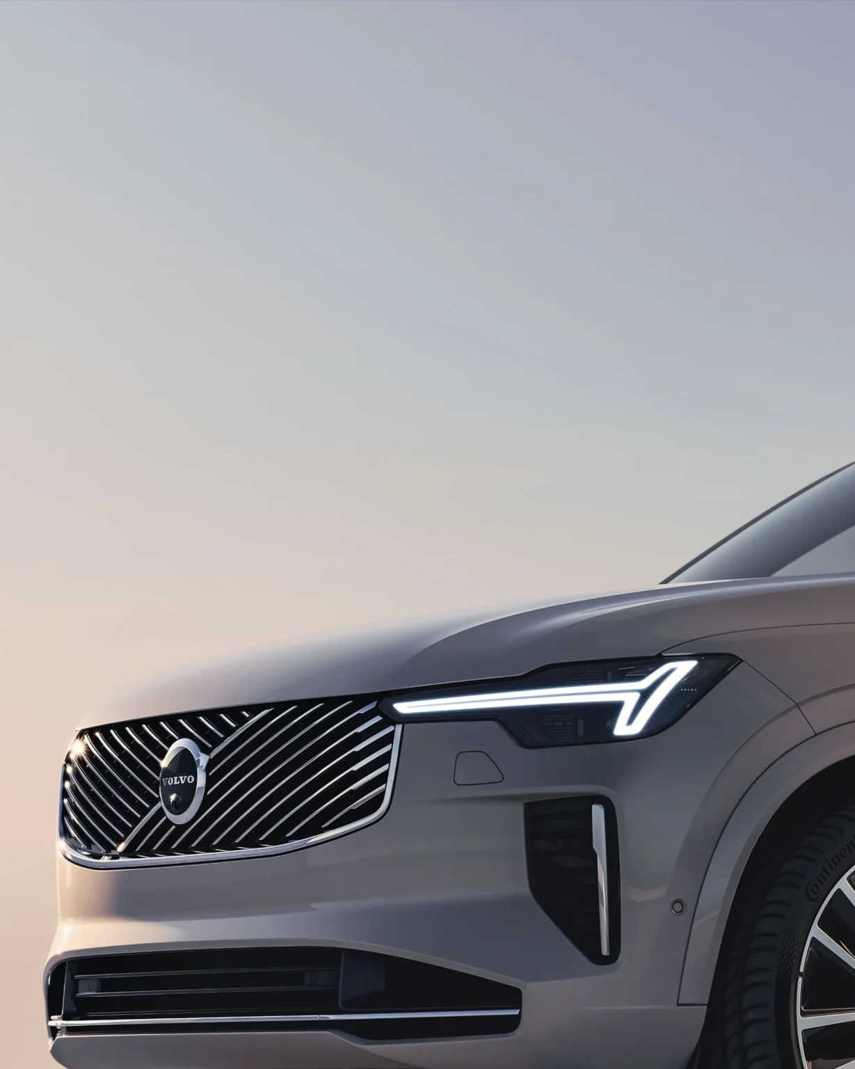 Close-up of the Volvo XC90 grille and LED headlight