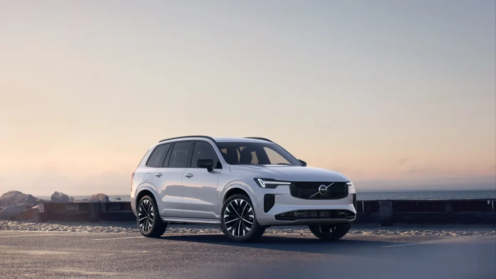 Volvo XC90 in Crystal White