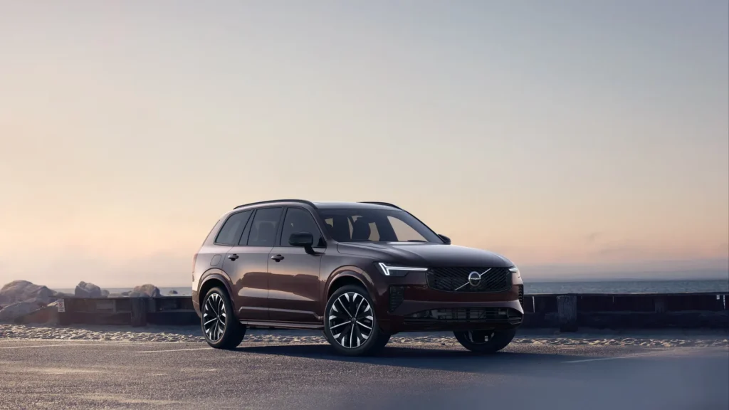 Volvo XC90 in Mulberry Red