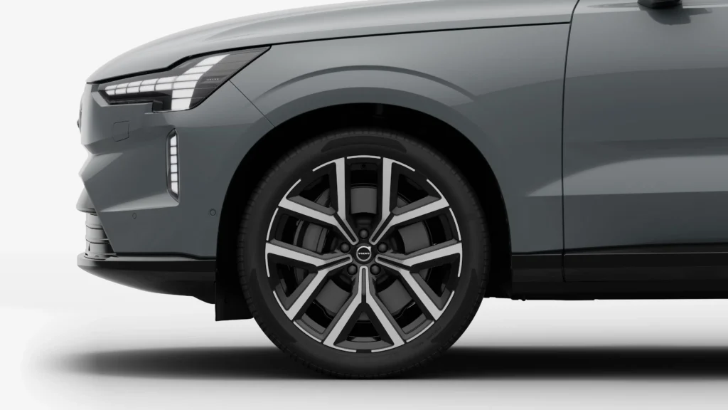 Forged 22-inch 5-Y spoke glossy black diamond-cut wheel on a grey Volvo EX90