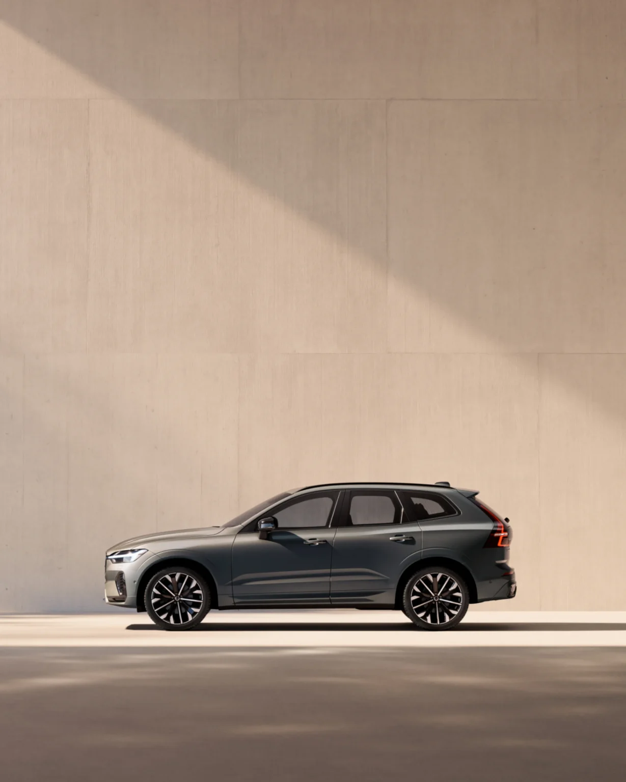 Side profile of the Volvo XC60 against a sunlit wall
