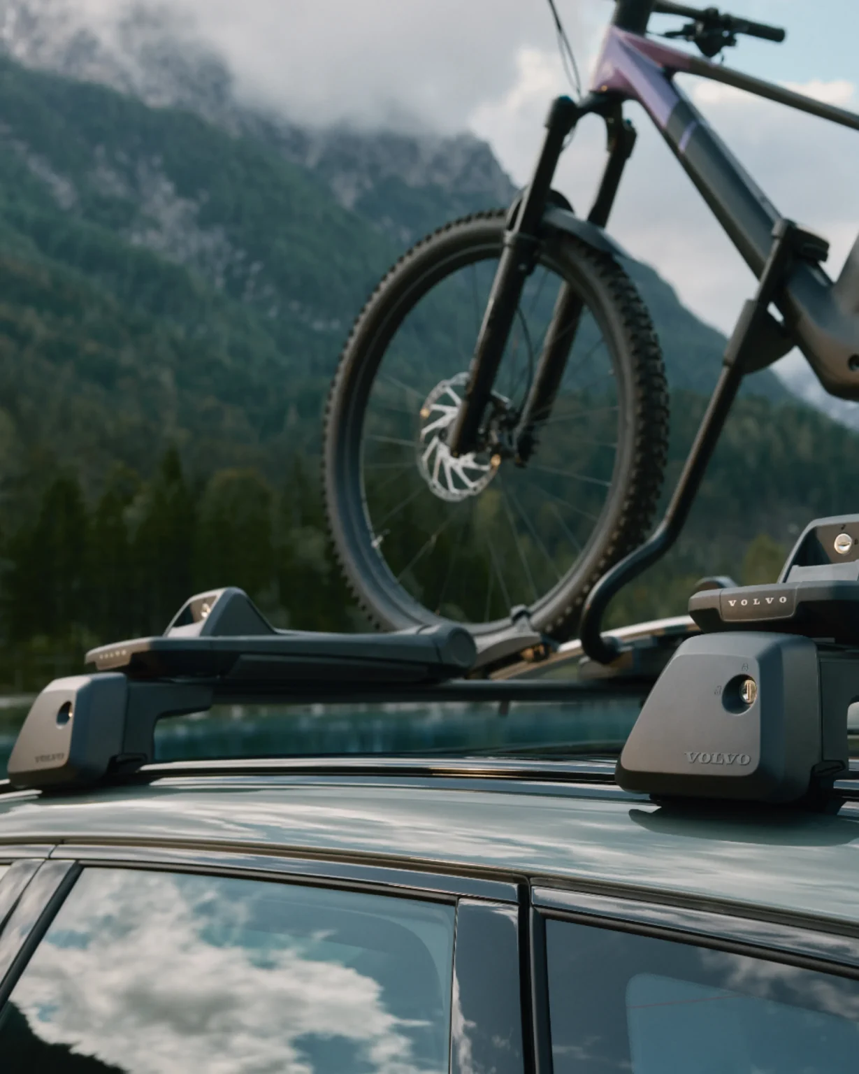 Close-up of a mountain bike carried on the roof rack of a Volvo XC60