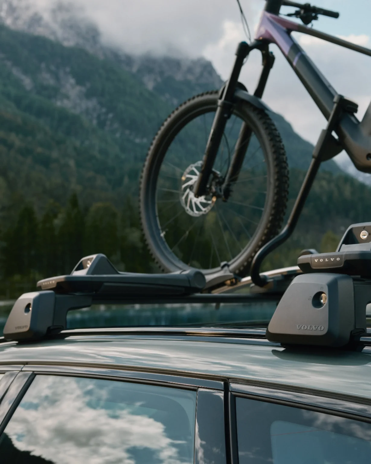 Close-up of a mountain bike carried on the roof rack of a Volvo XC60