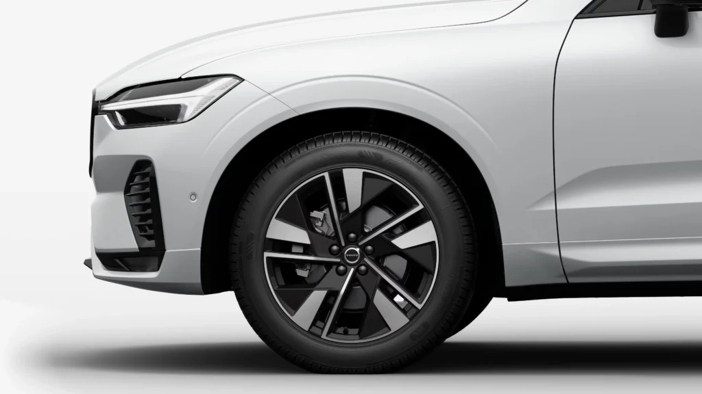19-inch 5-double-spoke glossy black diamond-cut wheel on a Volvo XC60