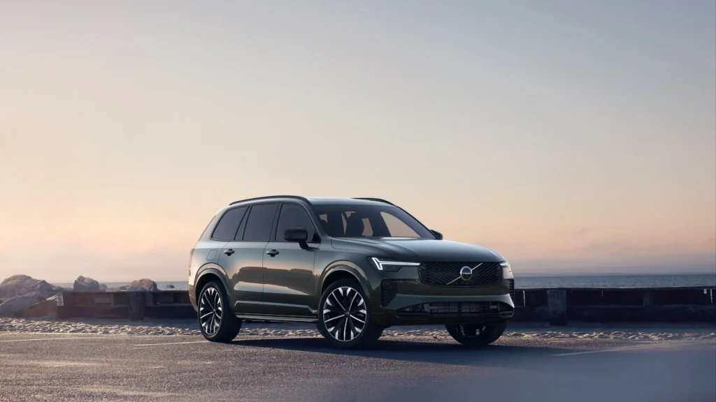 Volvo XC90 Plug-in Hybrid in Forest Lake