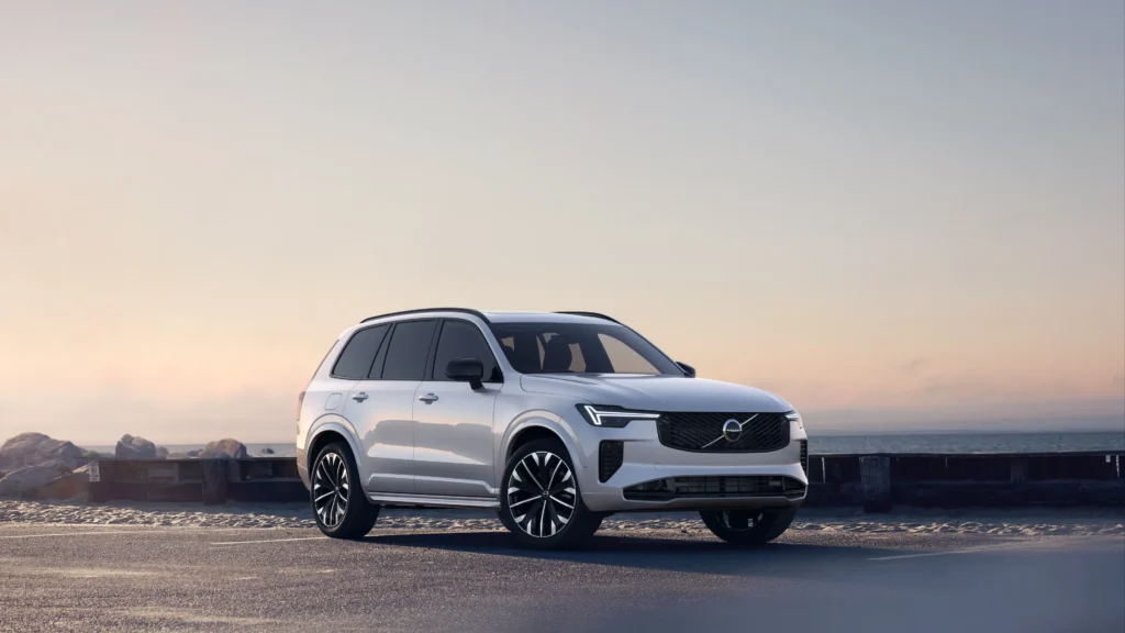 Volvo XC90 Plug-in Hybrid in Crystal White