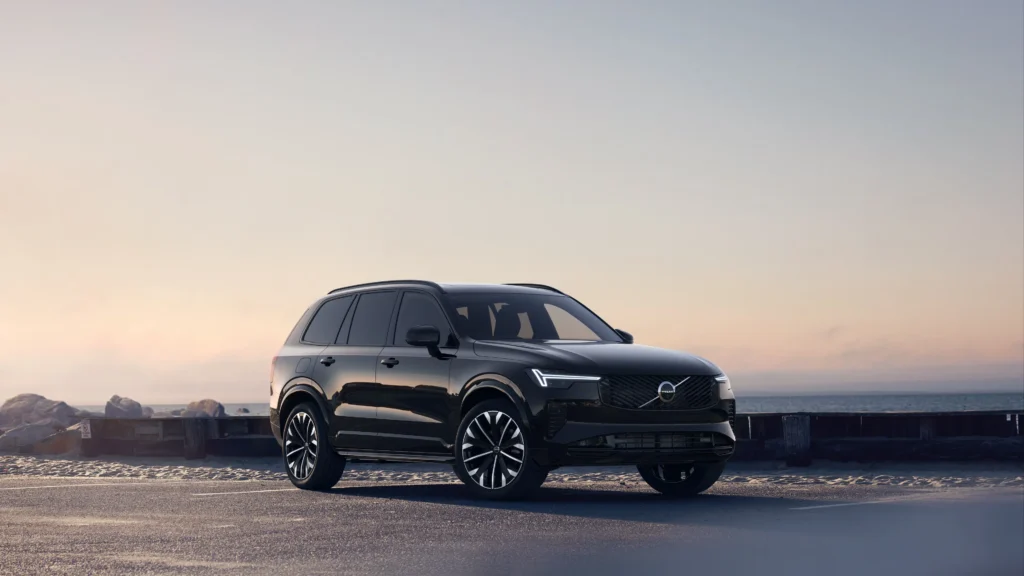 Volvo XC90 Plug-in Hybrid in Onyx Black
