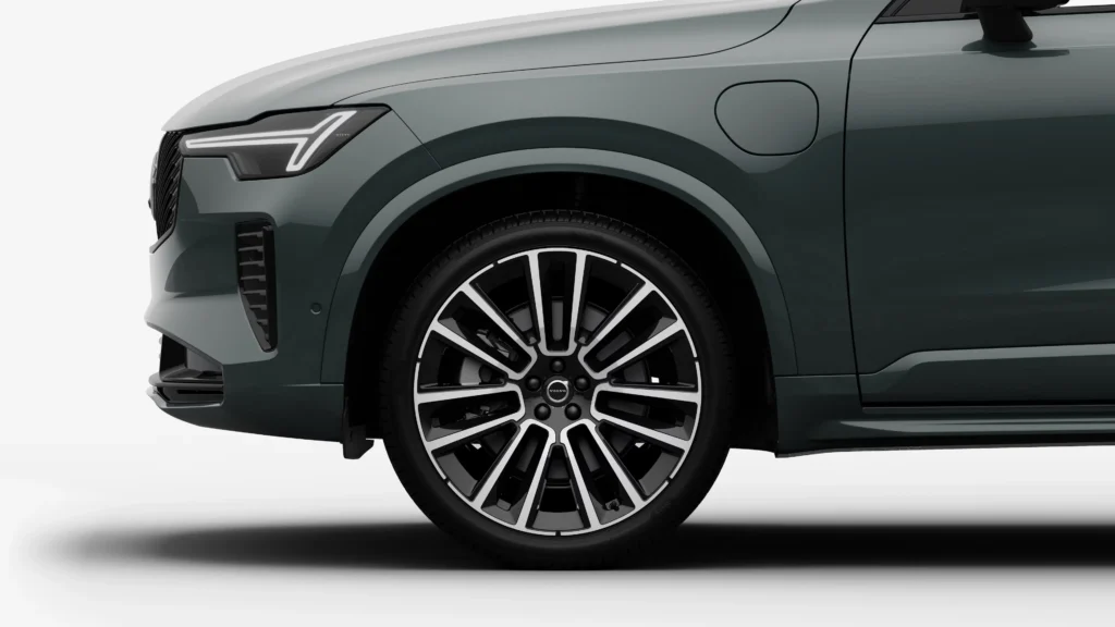 22-inch 7-double-spoke glossy black diamond-cut wheel on a Volvo XC90 Plug-in Hybrid